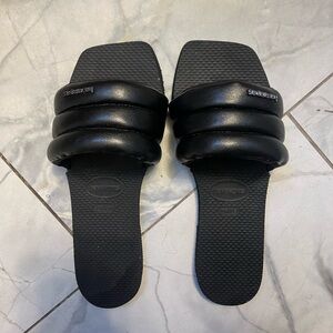 HAVAIANAS BLACK MILAN SANDALS